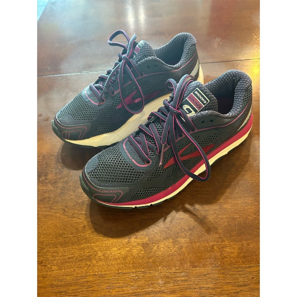 Brooks Dyad 9 Women's Running Shoes Gray Pink Lace Up Size 8 Medium B